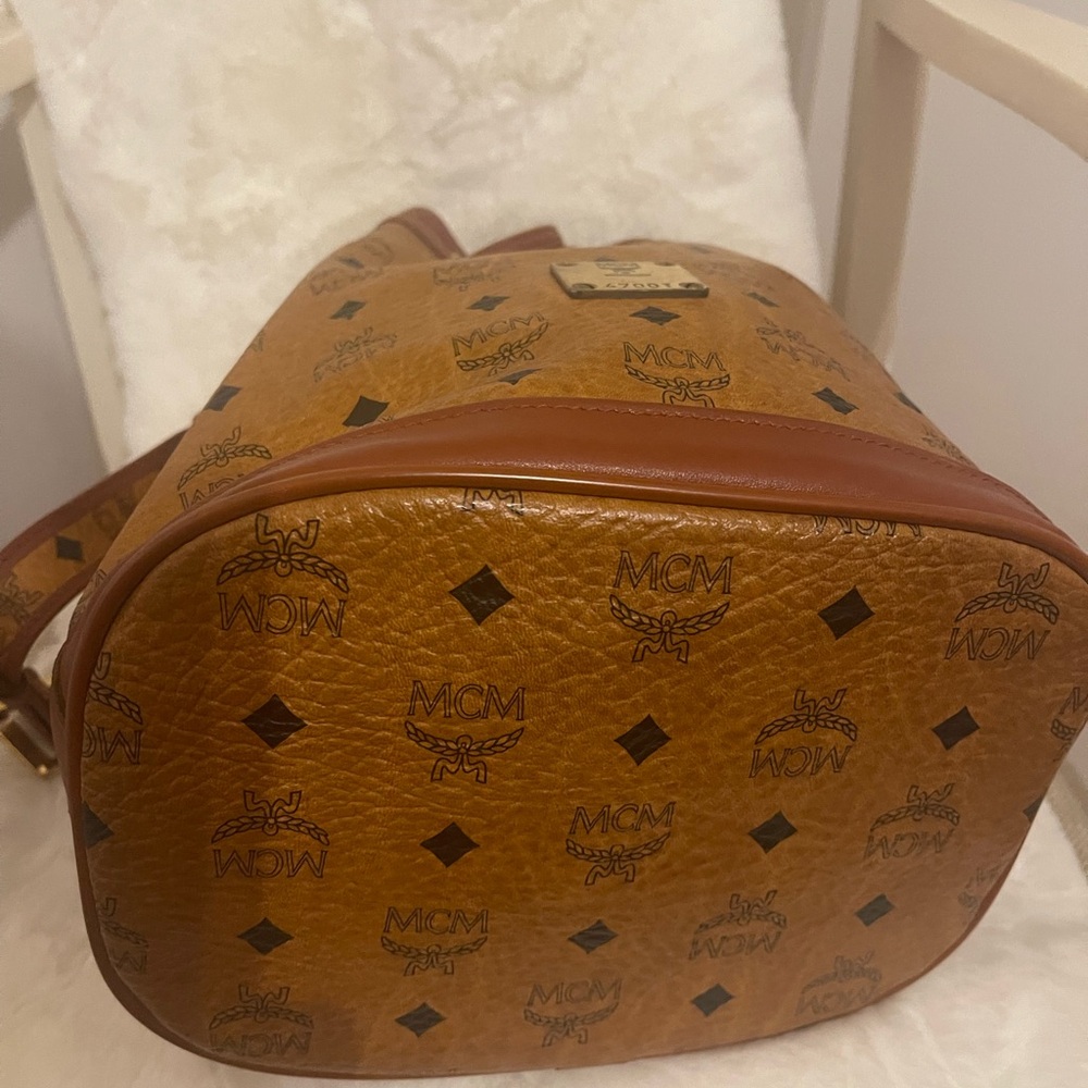 MCM Authentic Bucket Bag - Picture 4 of 9